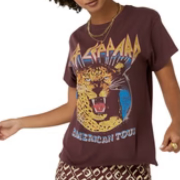 ✨ Daydreamer Def Leppard Maroon Band T-shirt Top - Picture 3 of 6